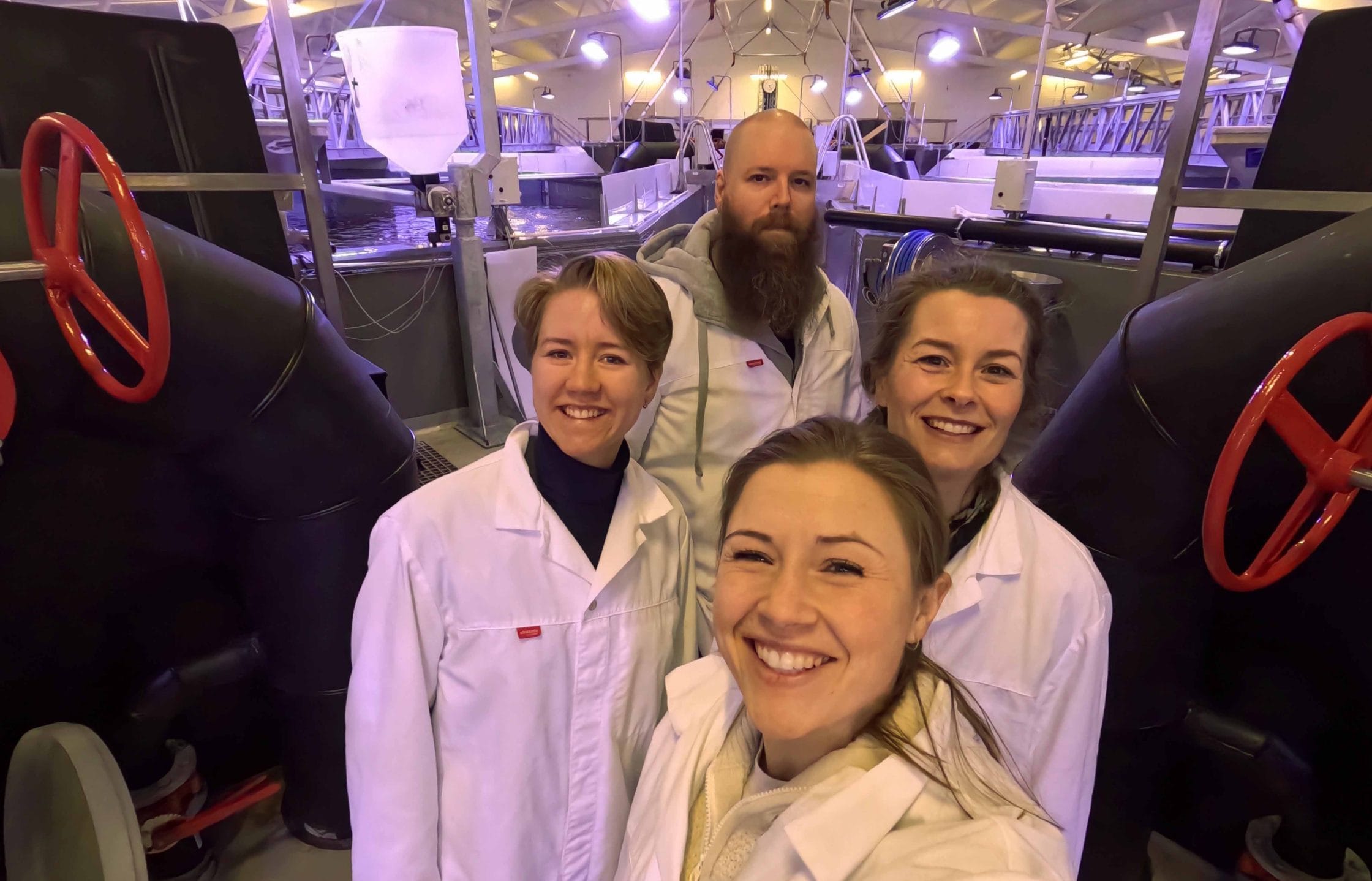 Pure Salmon Technology-teamet på anlegg